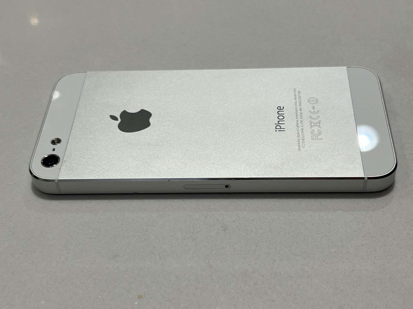 iPhone 5 16GB White Unlock A1429 16gig Storage MN8K2LL/A