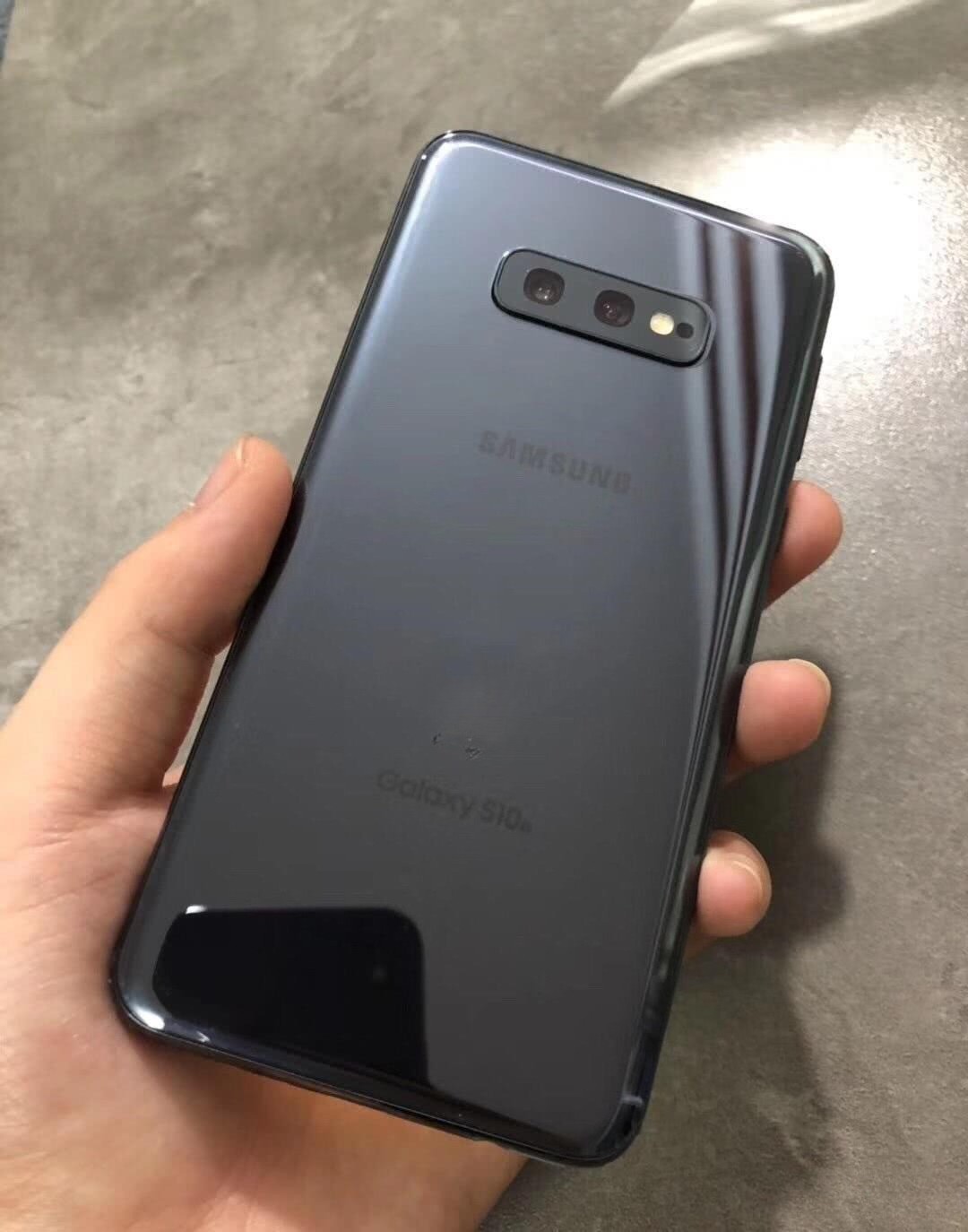 Samsung Galaxy S10e SM-G970U1 256GB Prism Black Unlocked Smartphone OPEN BOX US
