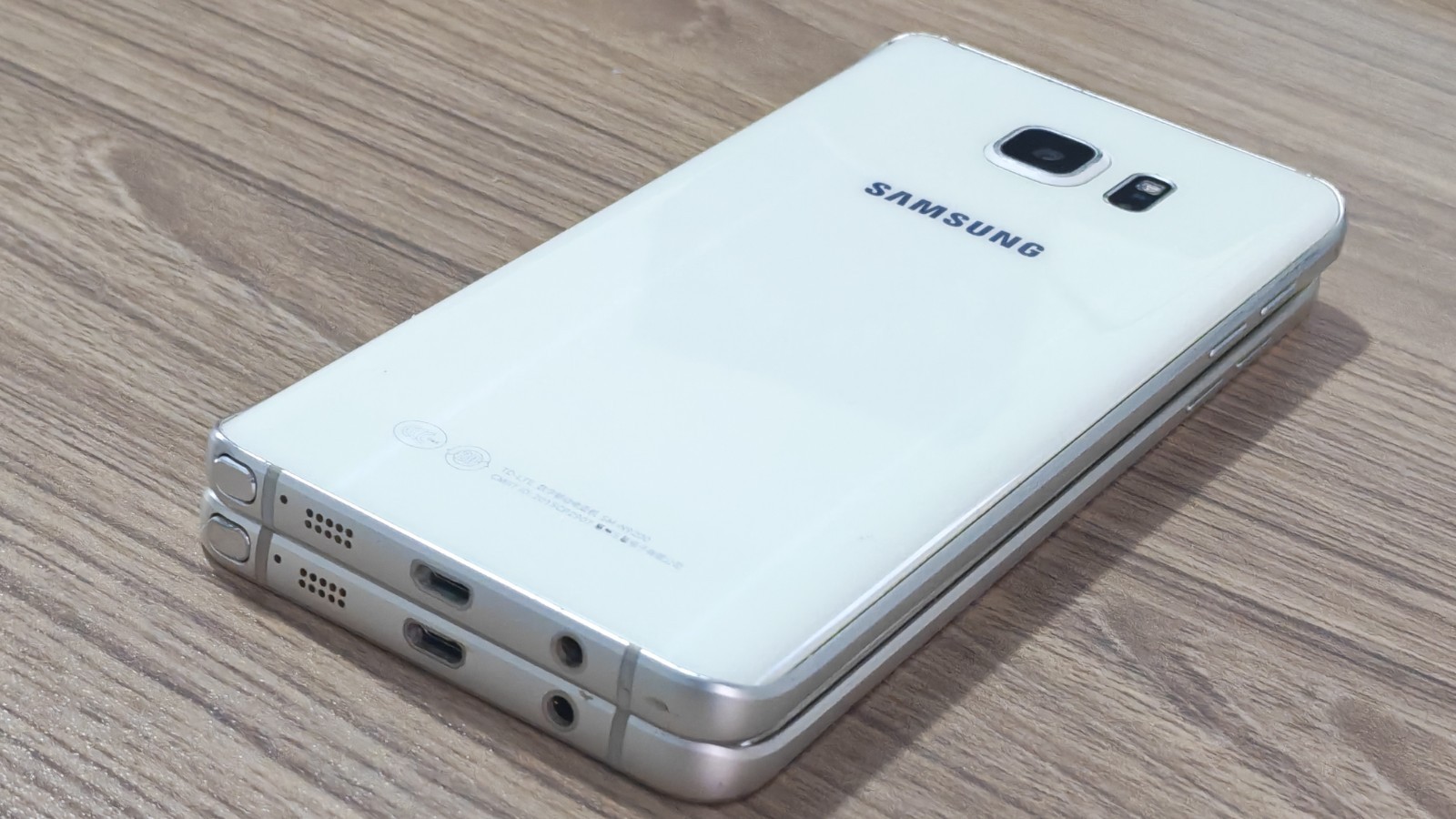 Samsung Galaxy Note5 Unlocked 32GB Random Color With Accessories Tested Well