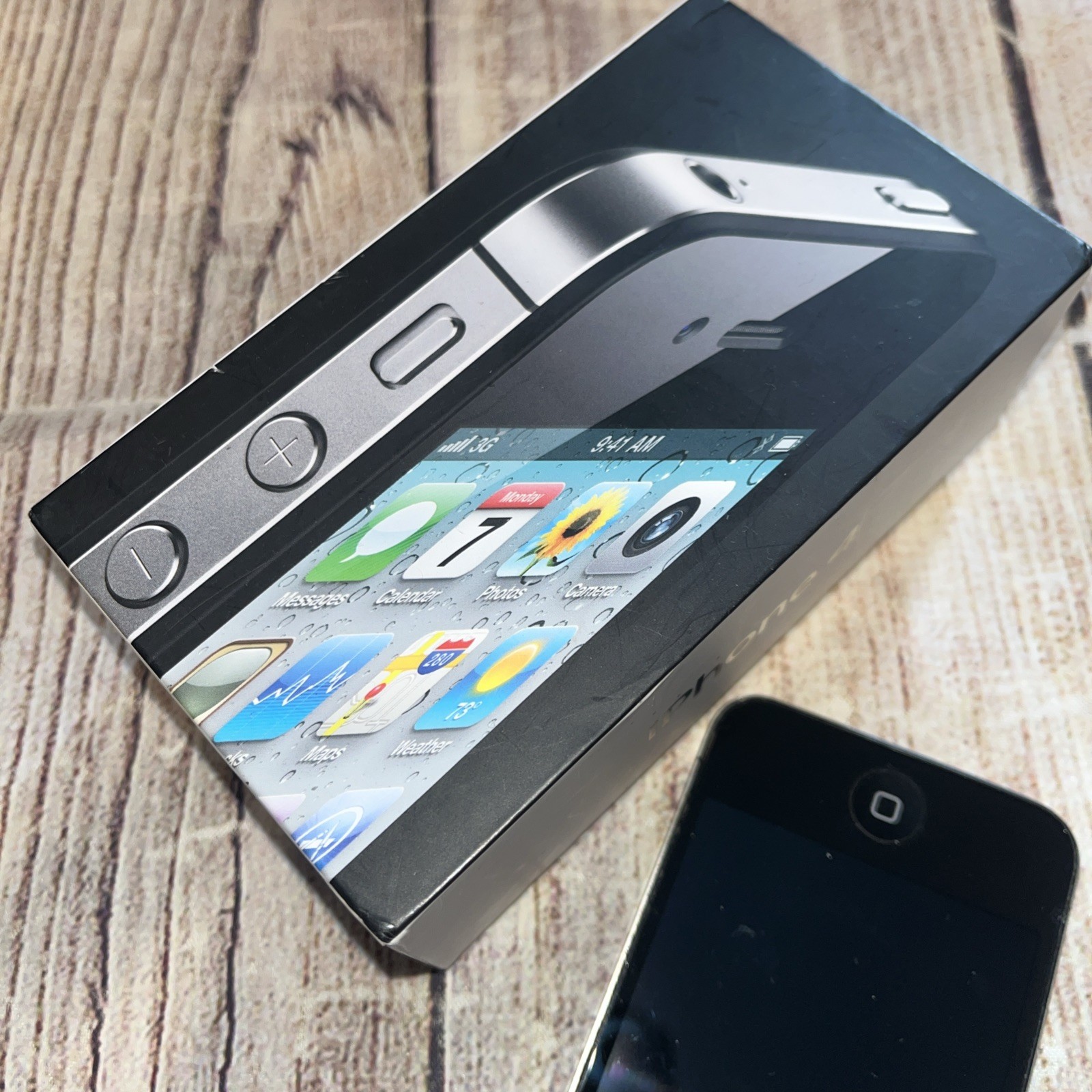 RARE Apple iPhone 4 16GB Black A1349 MC676LL/A Verizon With Box