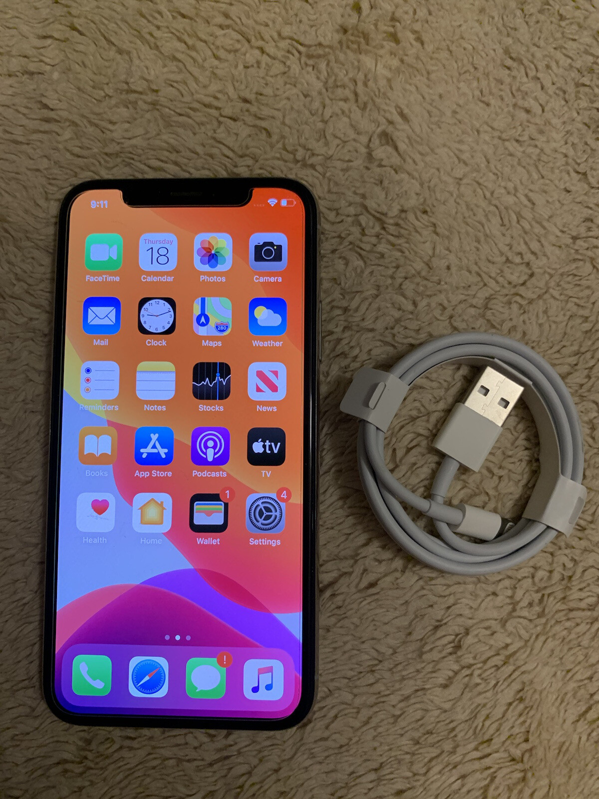 Apple iPhone X – 64GB – Silver (Unlocked) A1865 (CDMA + GSM)AT&T,T-Mobie,Sprint