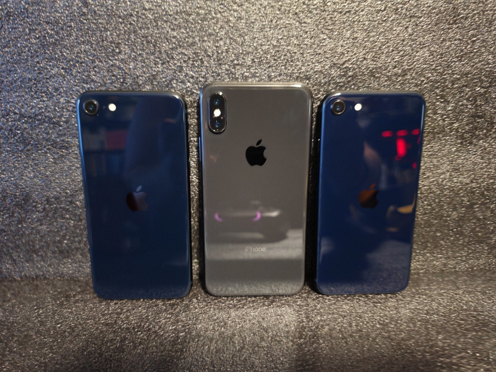 Lot Of 3 Working Iphones. Iphone X And 2 Iphone SE All 64GB.