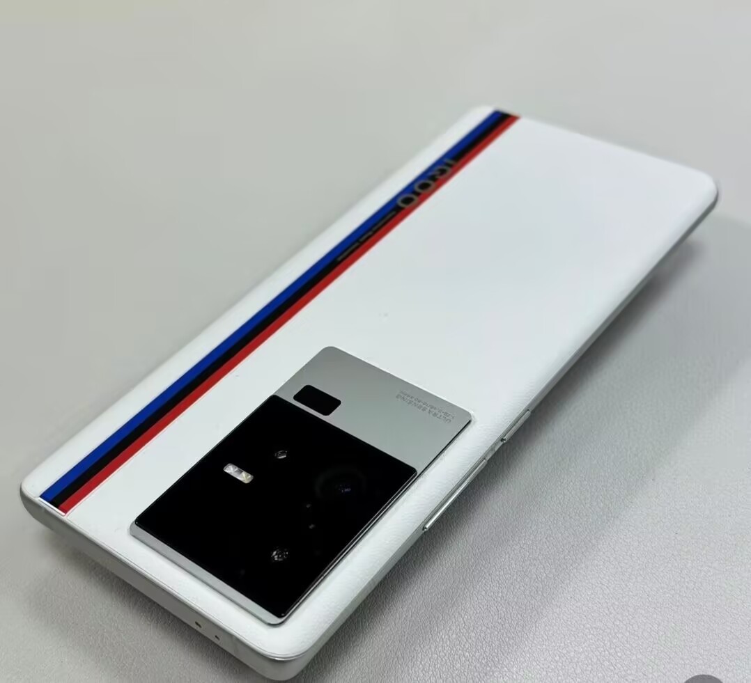 vivo iQOO 11 Pro 5G 6.78″ 50MP Android 13 Snapdragon 8 Gen 2 4700mAh unlocked