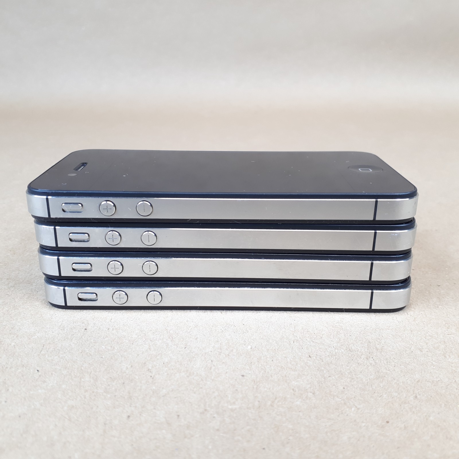 Apple iPhone 4s A1387 16 GB 3.5 Inch 512 MB Rogers 8MP Black Lot of 4 E6911