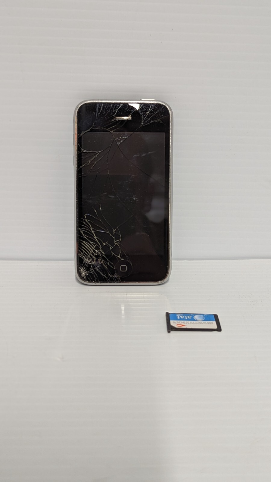 Apple iPhone 3GS – 8GB – Black (AT&T) A1303 (GSM)