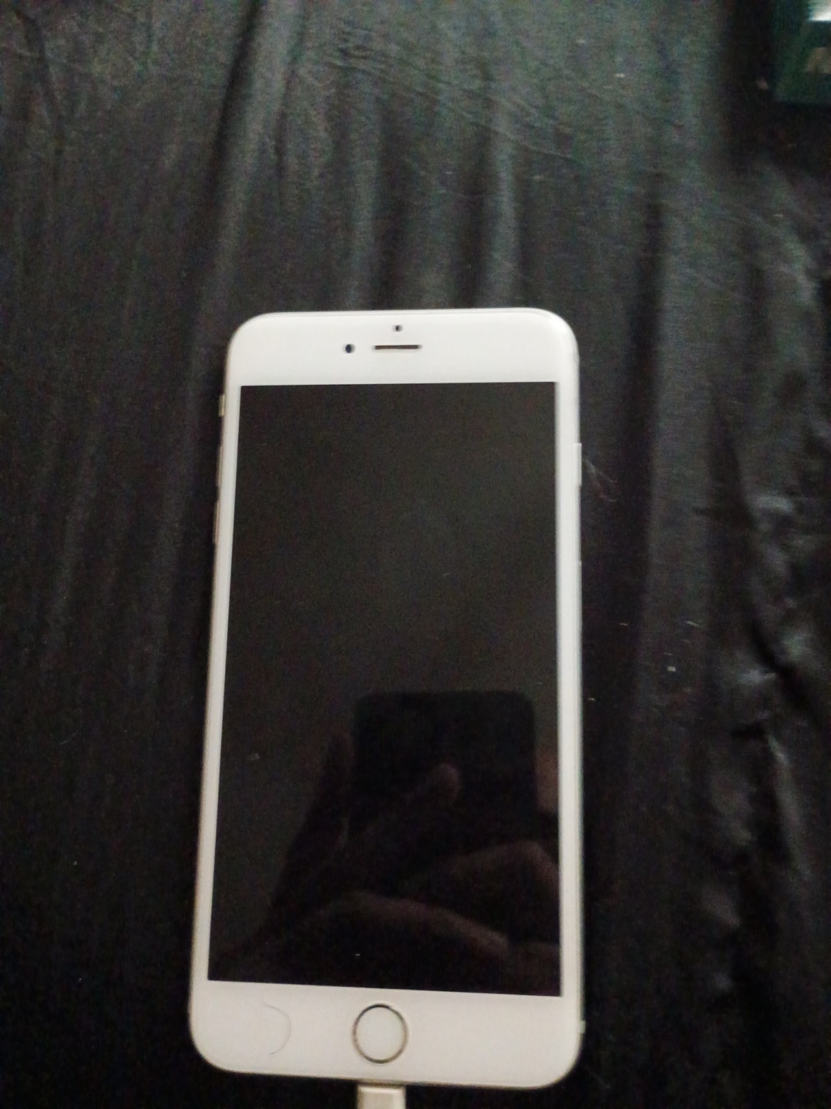 Apple iPhone 6s Silver 4.7in Bar Style Smartphone with 12MP Camera