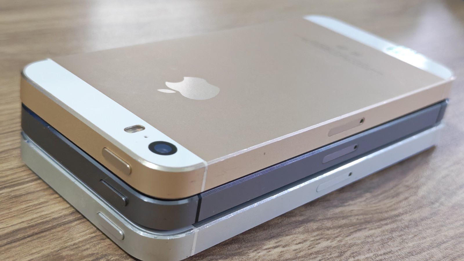 Apple iPhone 5s Unlockd 16GB 32GB 64GB iOS 12 Silver Gold Black With Accessories