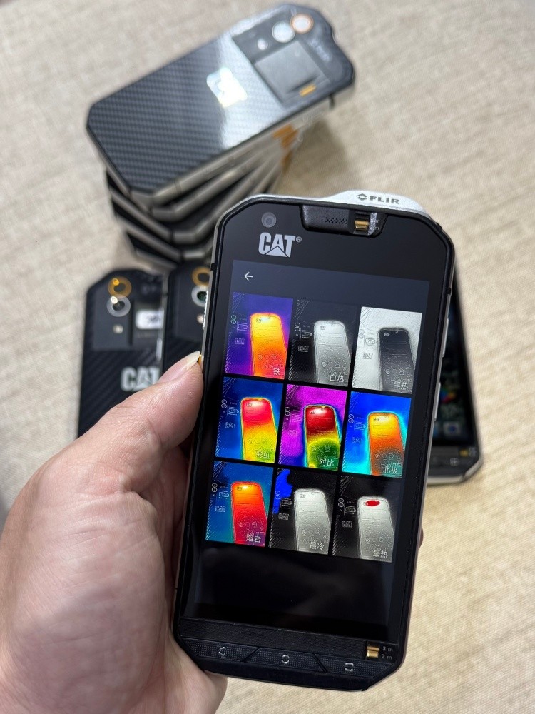 CAT S60 Rugged Waterproof 32GB Smartphone with Integrated FLIR Thermal Camera