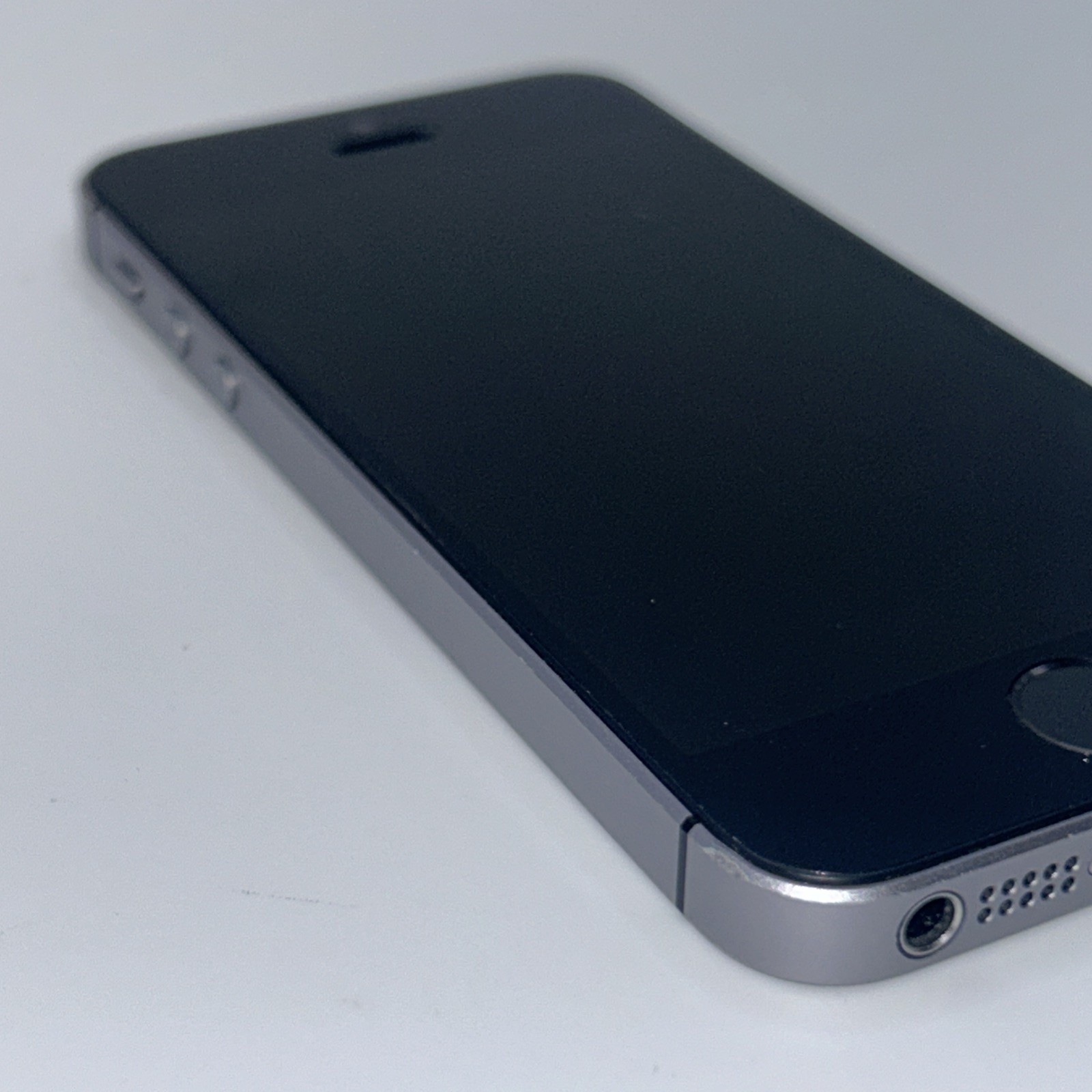 Apple iPhone SE 34GB Space Gray