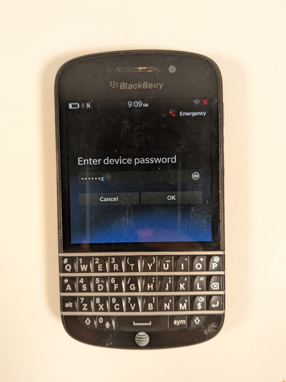 BlackBerry Q10 Cell Smartphone Keyboard AT&T Tested