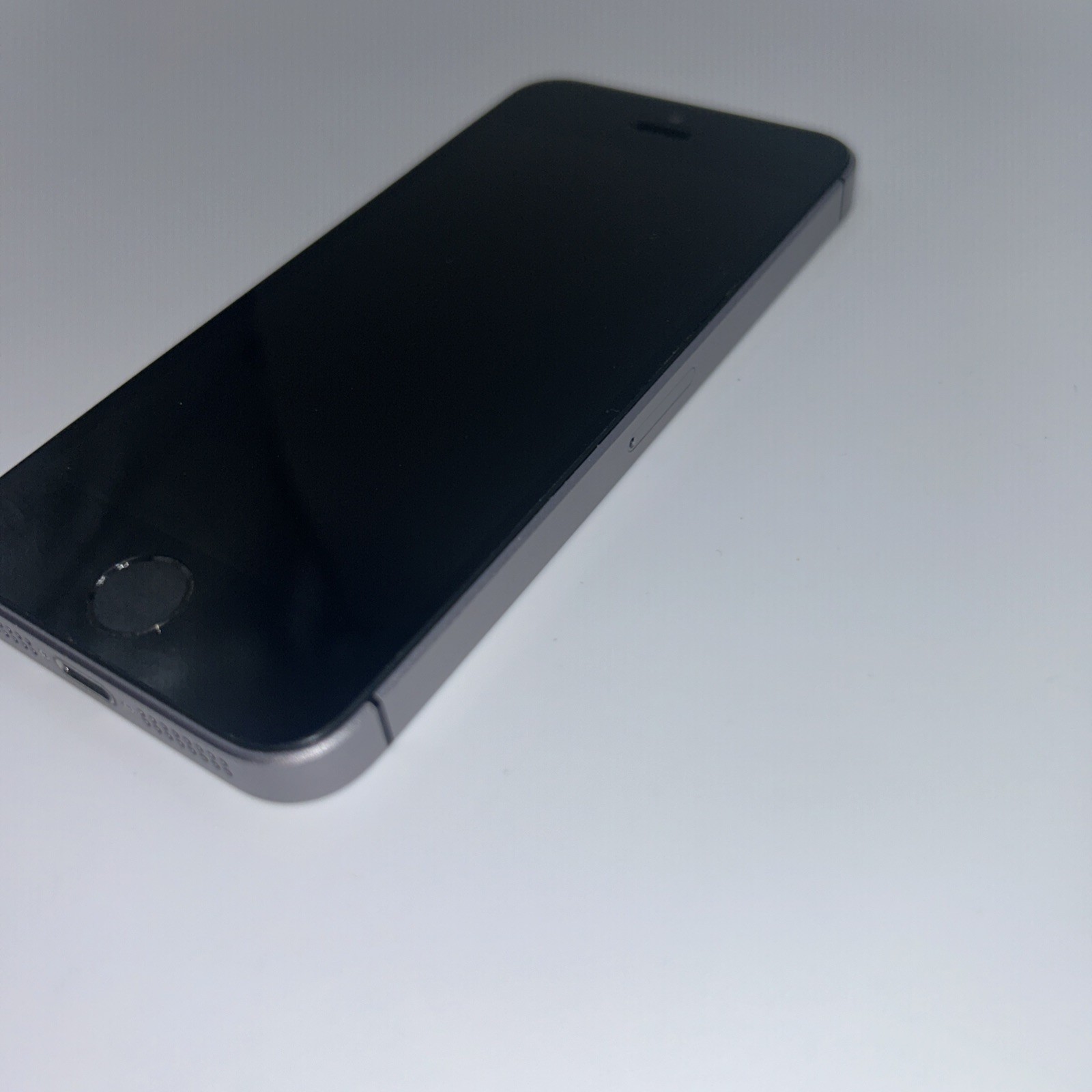 Apple iPhone SE 34GB Space Gray