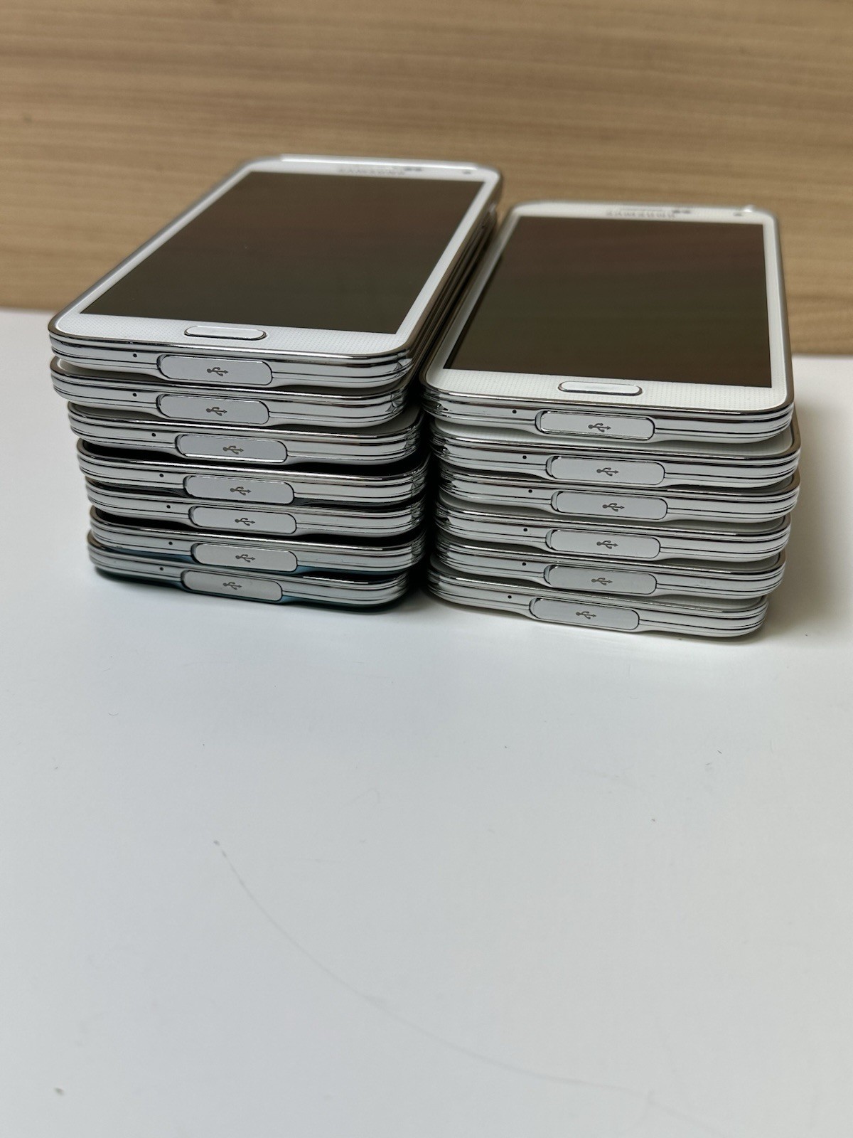 Lot Of 13 Samsung Galaxy S5 SM-G900F 16GB 4G Unlocked Smartphone