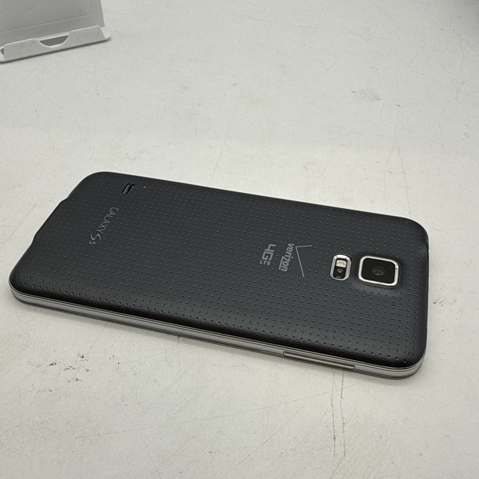 Samsung Galaxy S5 (SM-G900V) 16GB (Verizon Unlocked) Smartphone – (B10:3)