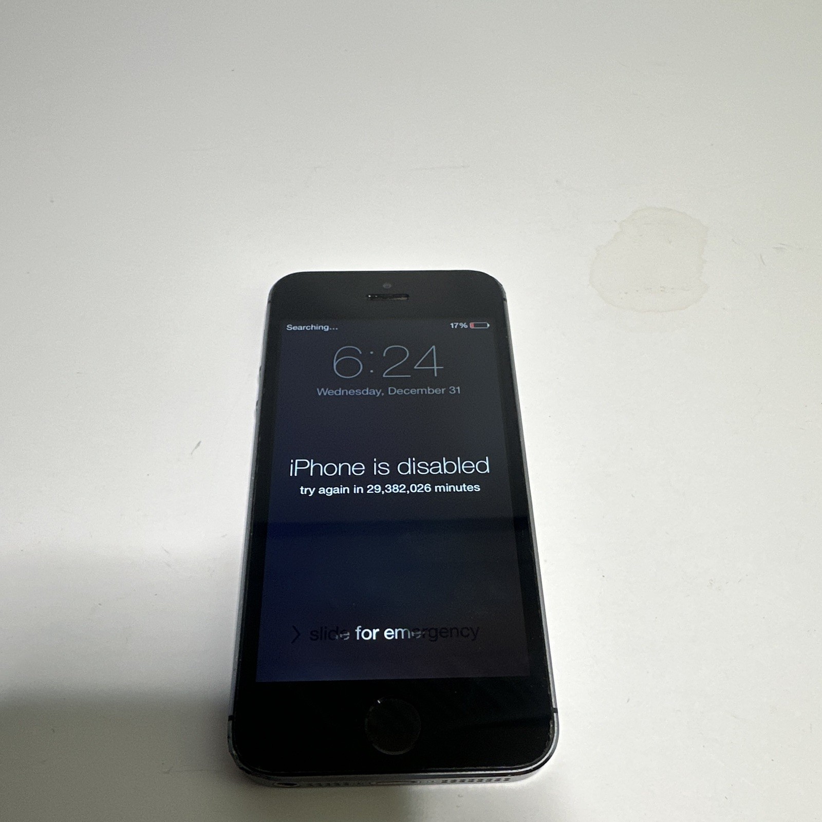Apple iPhone 5s A1533 Gray 8MP Camera 4.0in iOS Wi-Fi Smartphone *Locked*