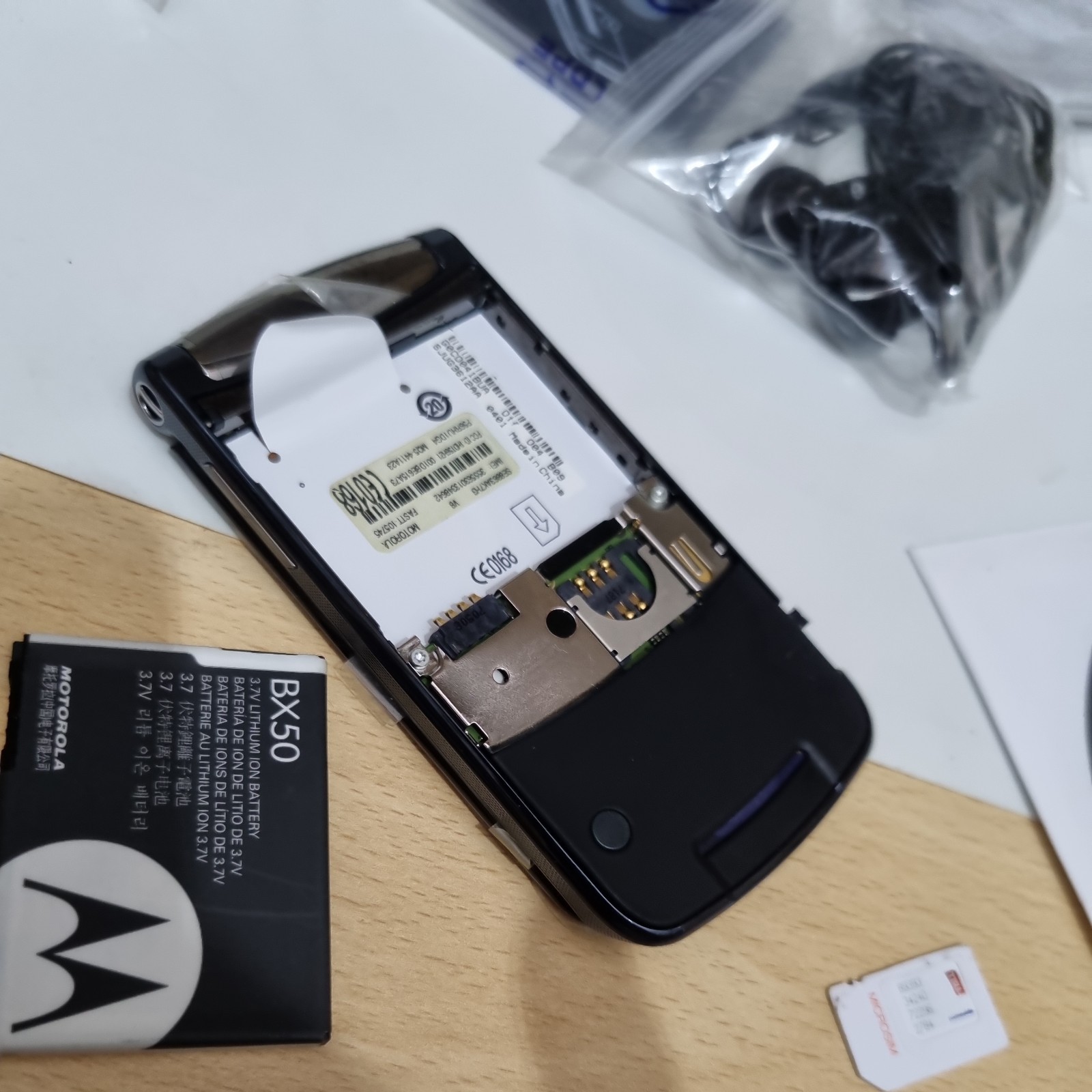Motorola RAZR2 V8 unlocked brand new old stock