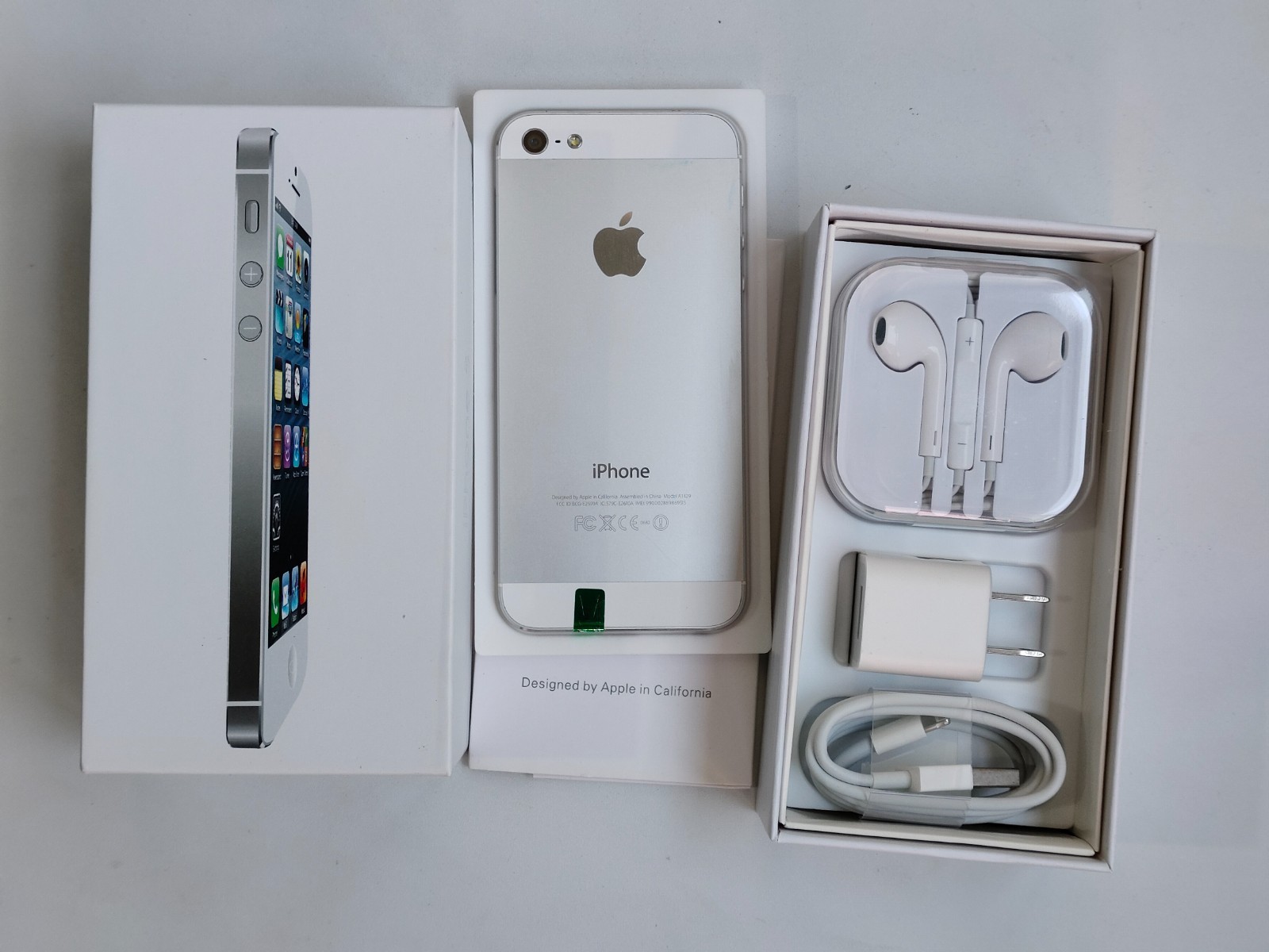 Apple iPhone 5/5s/5c 16GB Factory UNlocked Black/White/Gold Good 90%N ew US