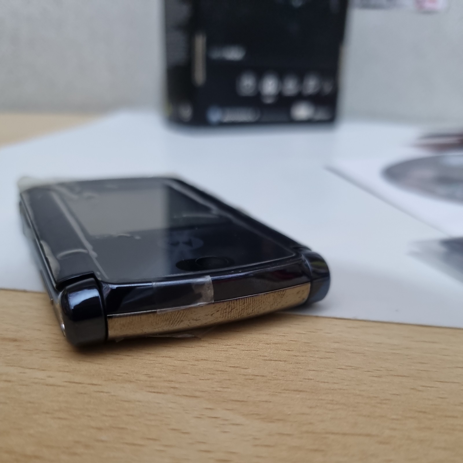 Motorola RAZR2 V8 unlocked brand new old stock