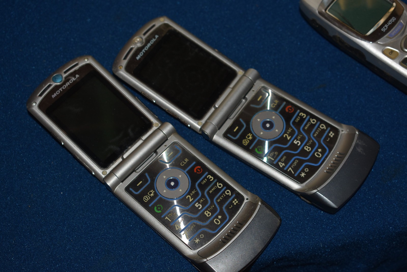 Lot 5 Cell Phones Motorola RZR Gray Flip Untested As Is Galaxy S SCP 4700