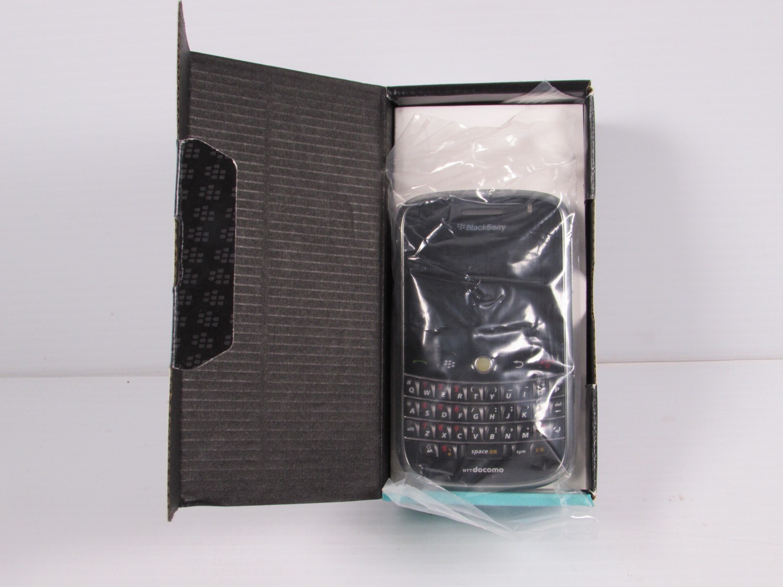 BlackBerry Bold 9000 Unlocked QWERTY Keyboard WIFI 3G SmartPhone – No Battery