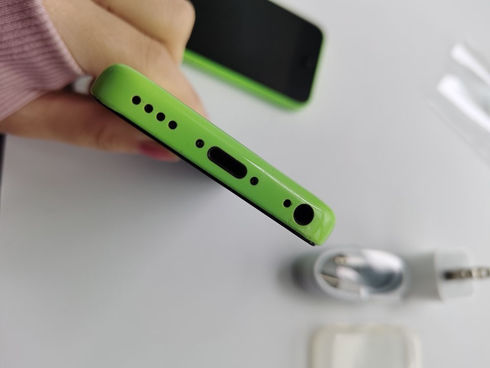 Apple iPhone 5c – 8 GB / 16 GB / 32GB – Green (Unlocked) 90% NE W