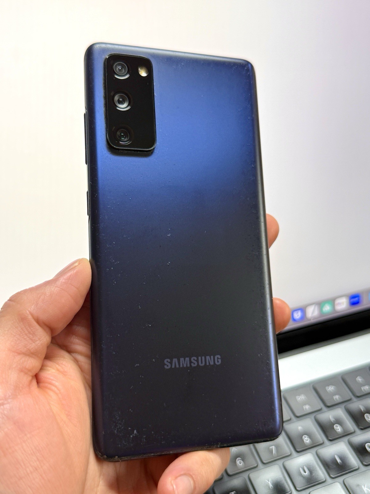 Samsung Galaxy S20 FE Unlocked Cloud Navy / Blue 128GB (Hairline Crack) #24002