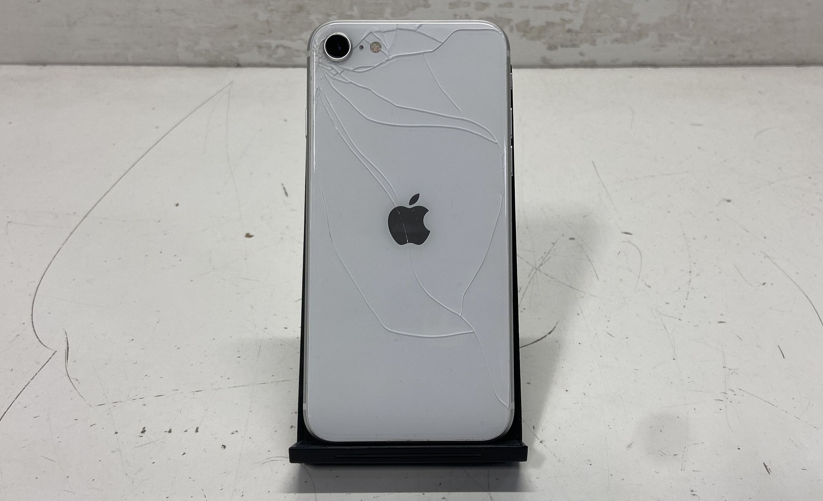 Apple iPhone SE (A2275) 64GB Version 18.2 – White
