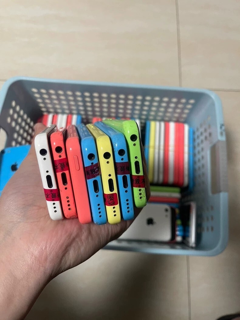 Apple iPhone 5C Unlocked New Battery 8/16/32GB BLUE/GREEN/PINK/WHITE/ YELLOW US
