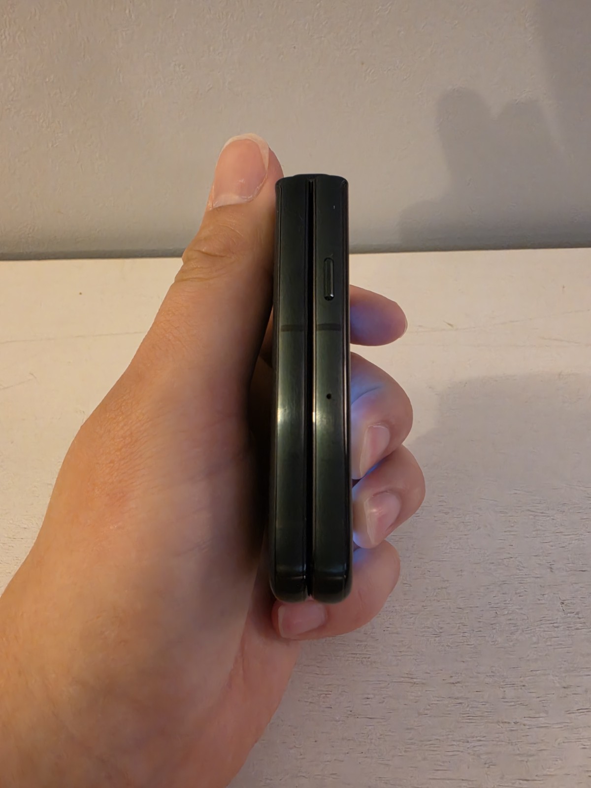 Motorola Razr Ultra 2025 – 16/512GB – NO CELLULAR DATA – READ DESCRIPTION