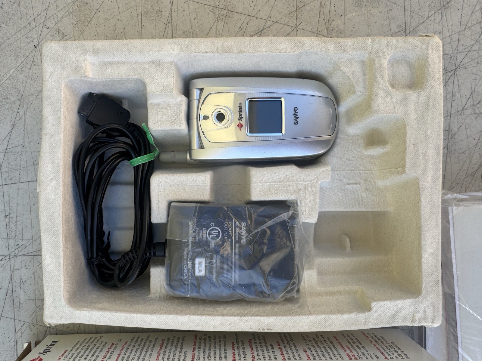 Sanyo PM-8200 Sprint Dual-Band Tri-Mode PCS CellPhone Camera Silver (PM8200KITS)