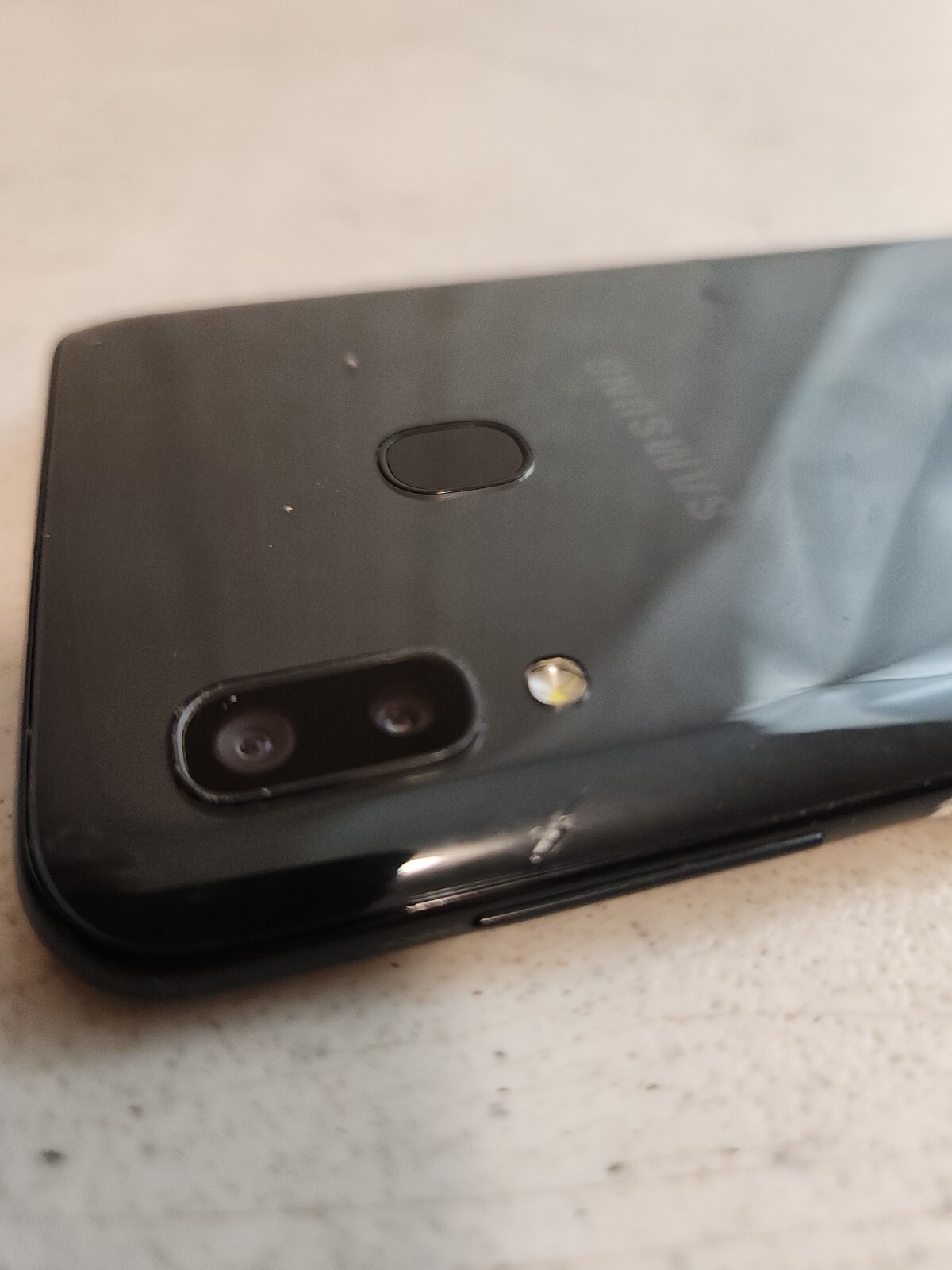 Samsung Galaxy A20 (SM-A205U) 32GB – Black (Boost Mobile) Screen Cracked!