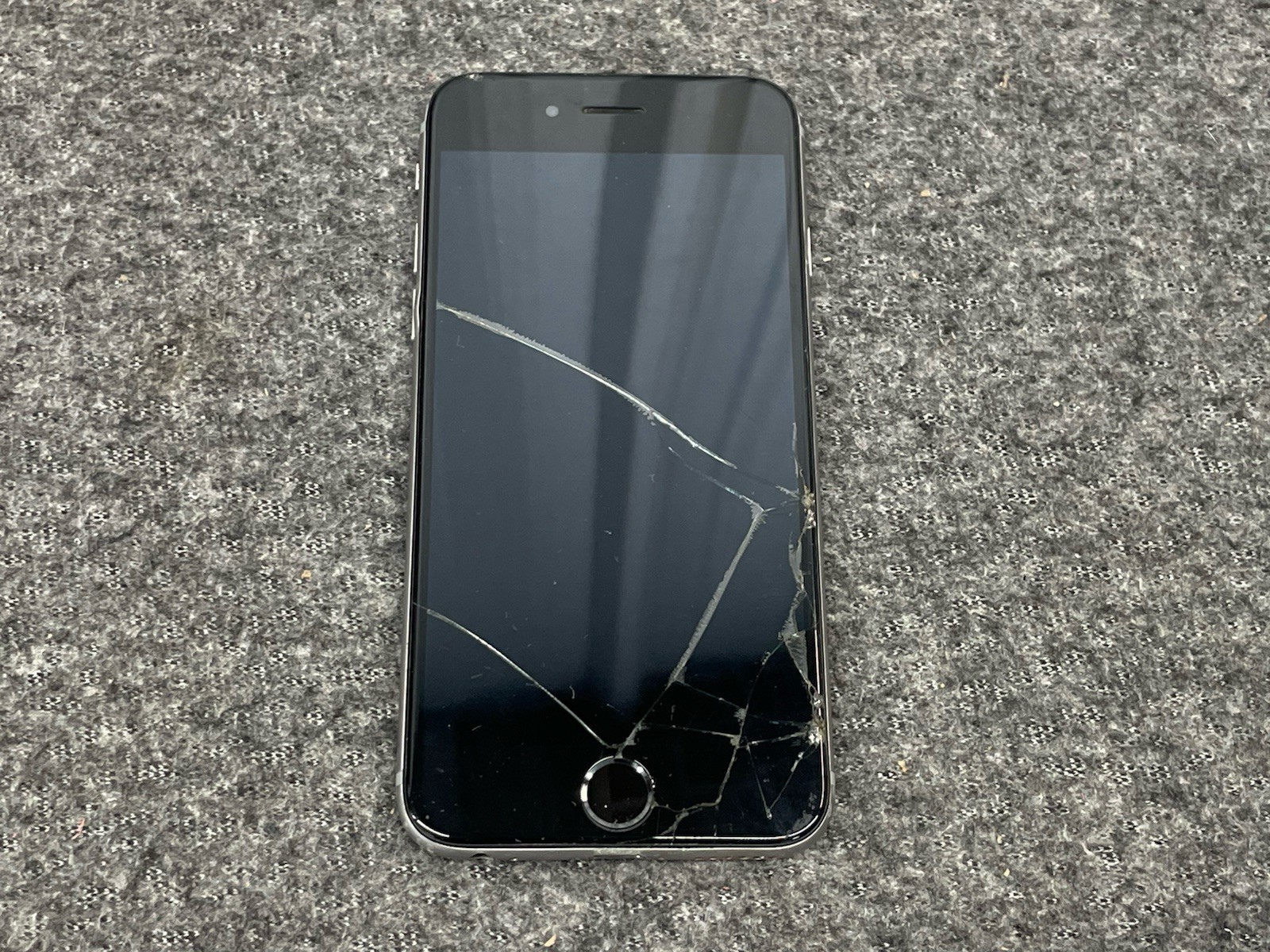 Apple iPhone 6 – UNKNOWN CARRIER – Model: A1549 – FOR PARTS OR REPAIR