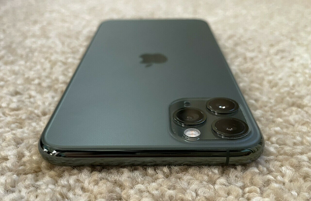Apple iPhone 11 Pro Max – 64GB – Midnight Green (AT&T) A2161 (CDMA + GSM)