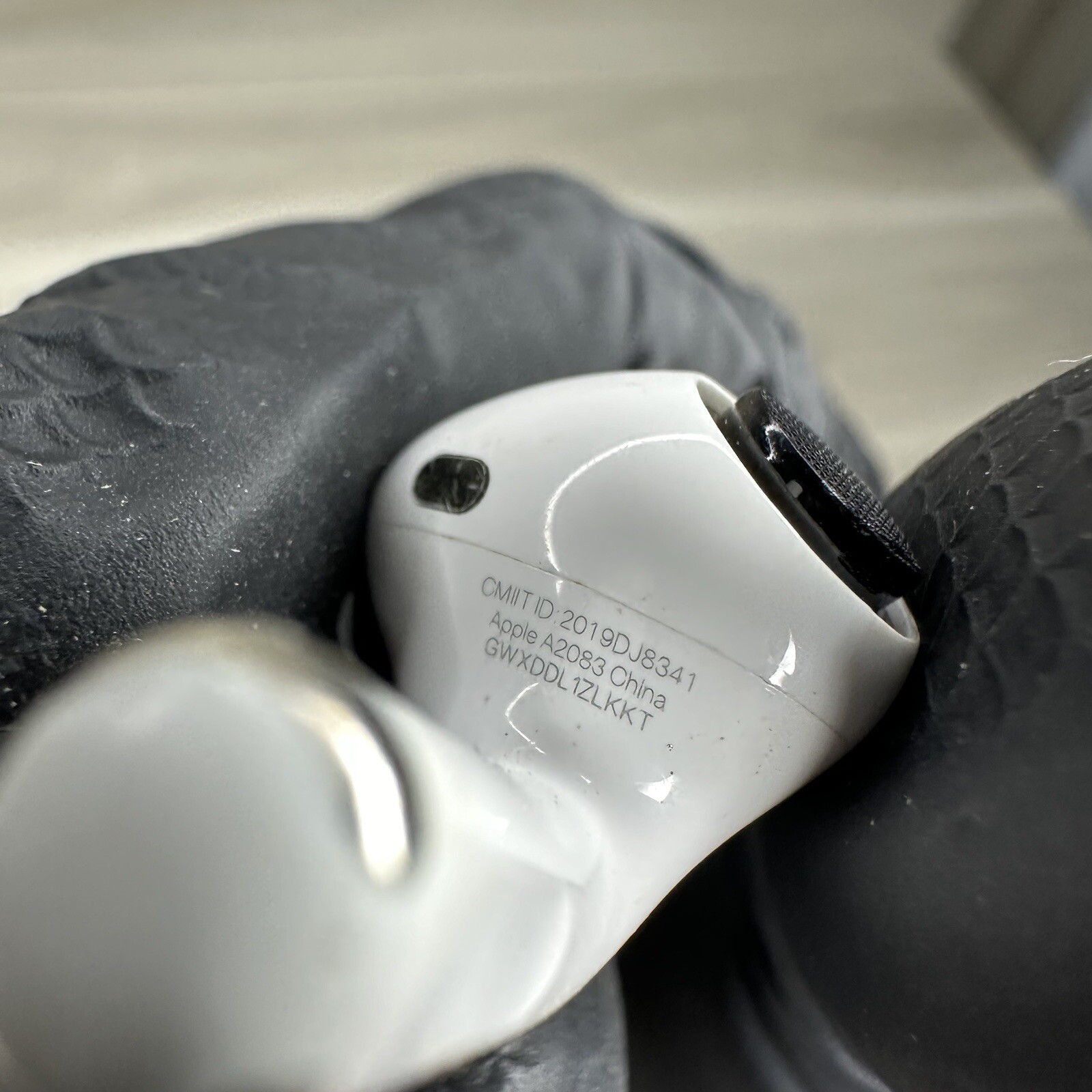 Untested Apple iPhones Model A1522, A1549, A1687, A1397 and Airpods