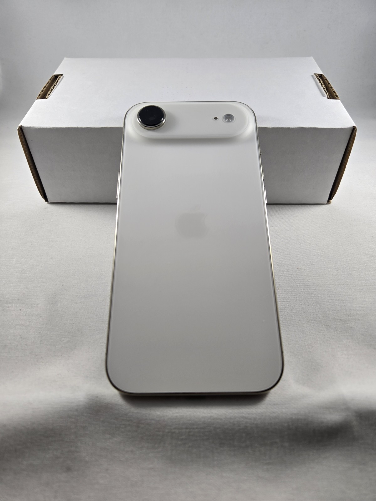 iPhone 17 Air Apple – 256GB Light Gold (Unlocked)