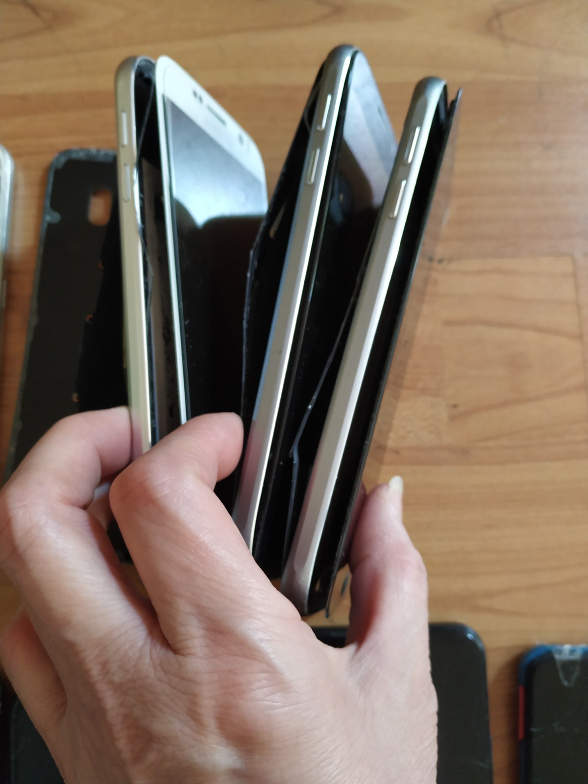 Lot of 12 Mixed model Samsung Galaxy S7 active /S6 and other For parts