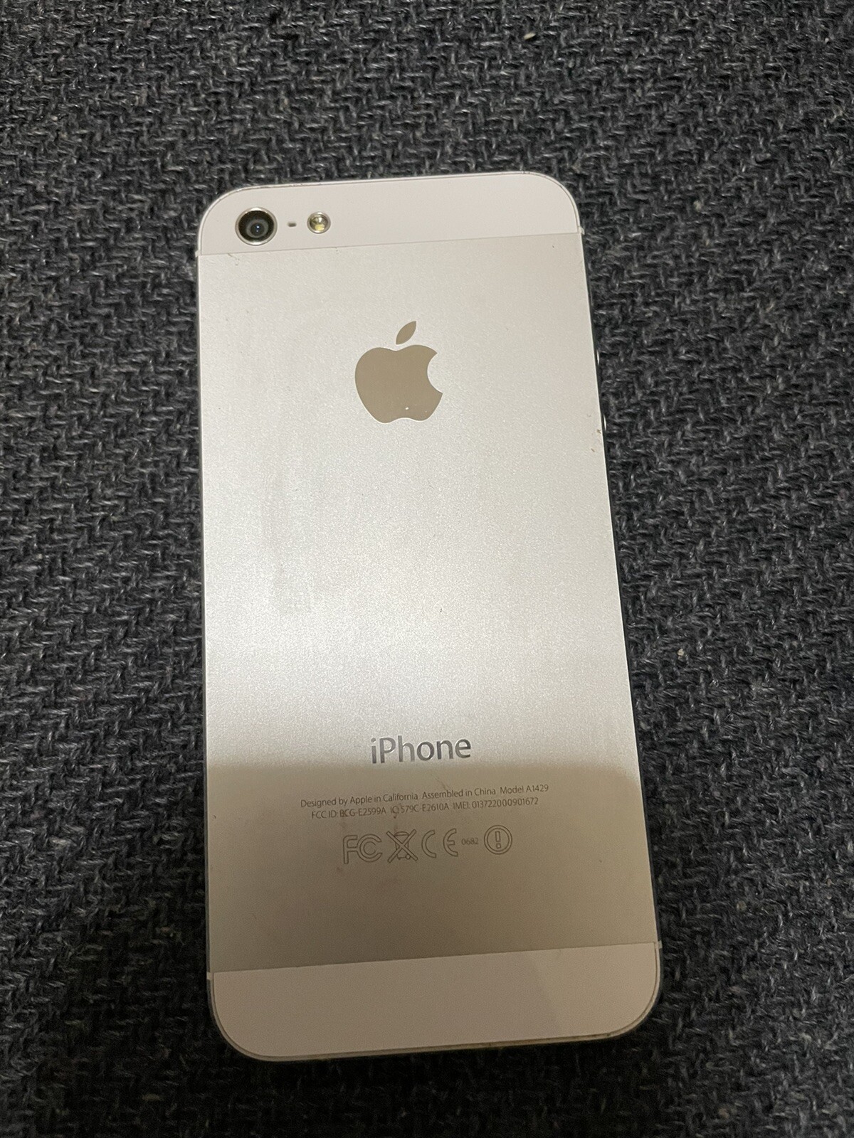 Apple iPhone 5 – 16GB – White & Silver (Unlocked) A1429 (CDMA + GSM)