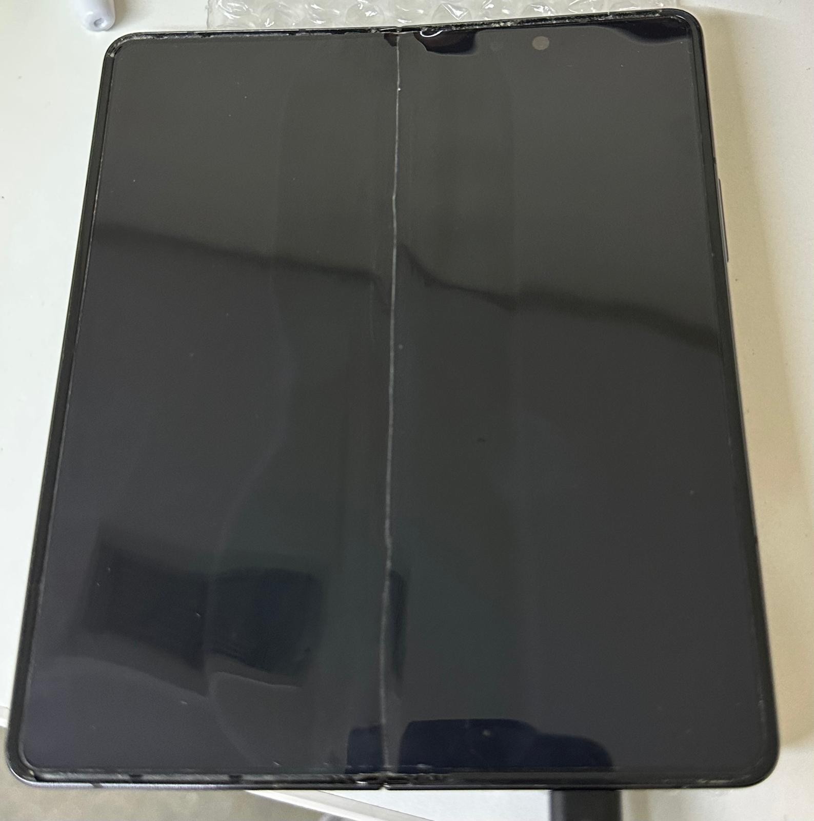 Samsung Galaxy Z Fold5 512GB – locked – BAD LCD INNER BLACK SCREEN – FOR PARTS