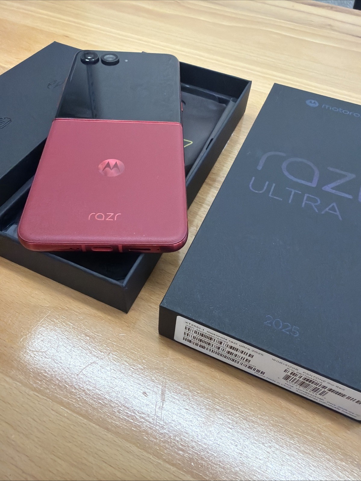 Motorola Razr Ultra 16+512GB Río Red Unlocked Excellent