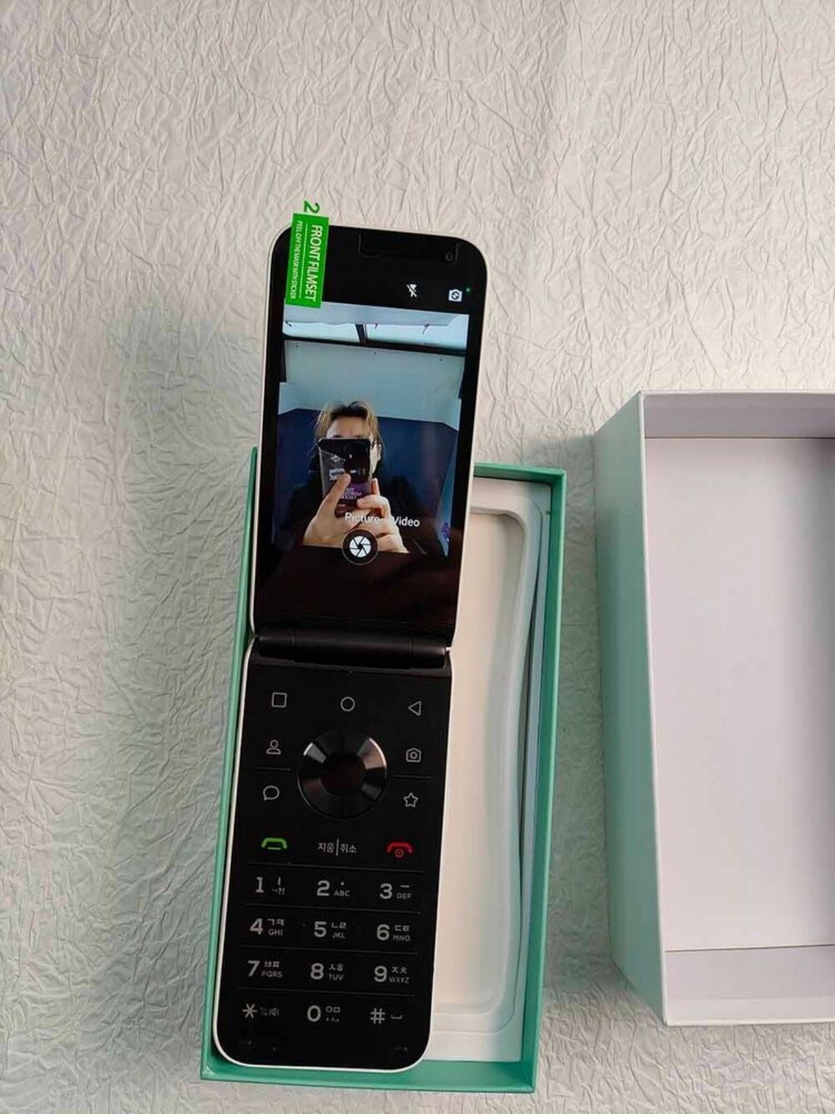 ALT MIVE Style Folder AT-M120 32GB Unlocked Android LTE/3G – Black/White Google