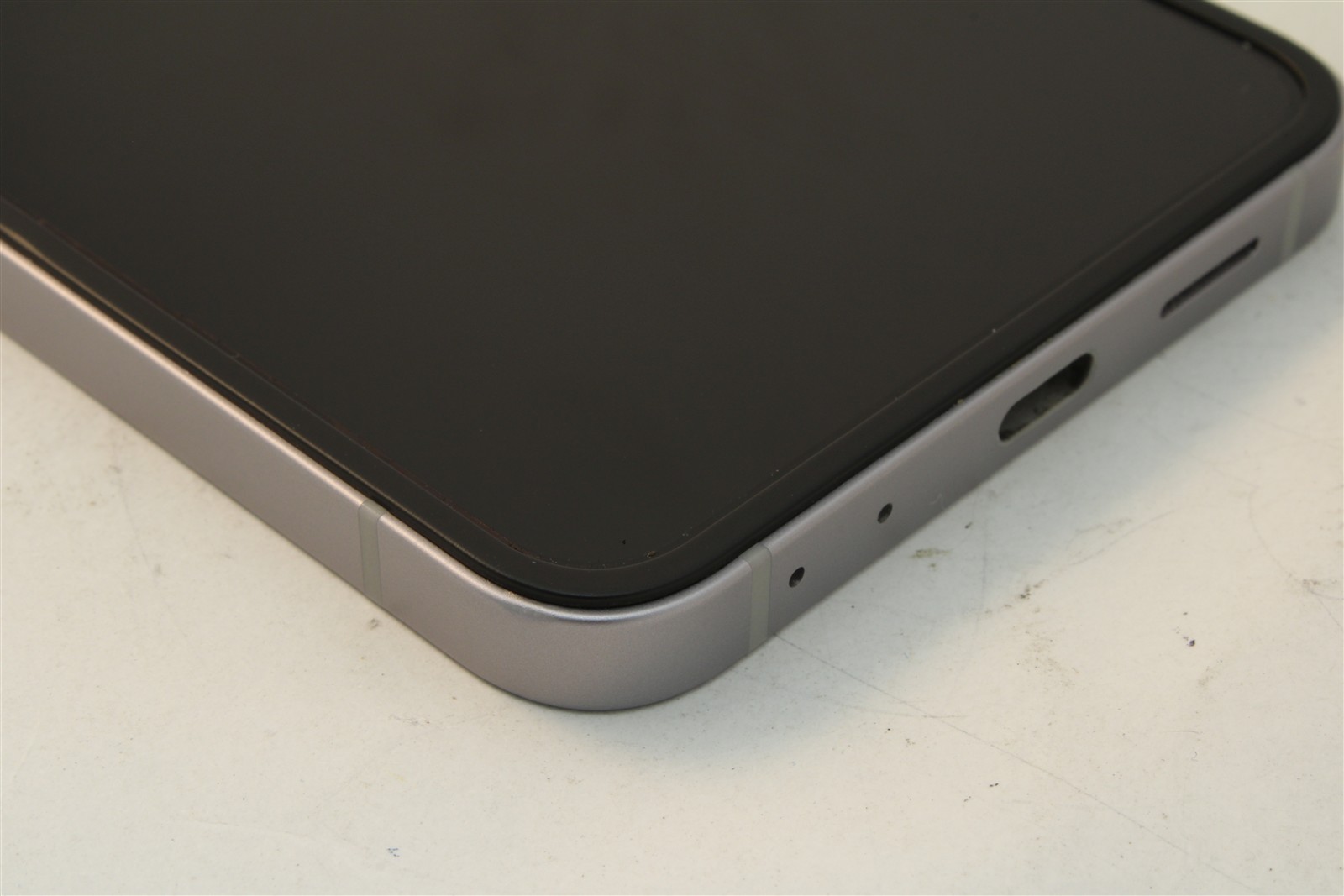 DEFECTIVE Samsung Galaxy Z Flip6 SM-F741U1 512GB Gray – Factory Unlocked 7637941