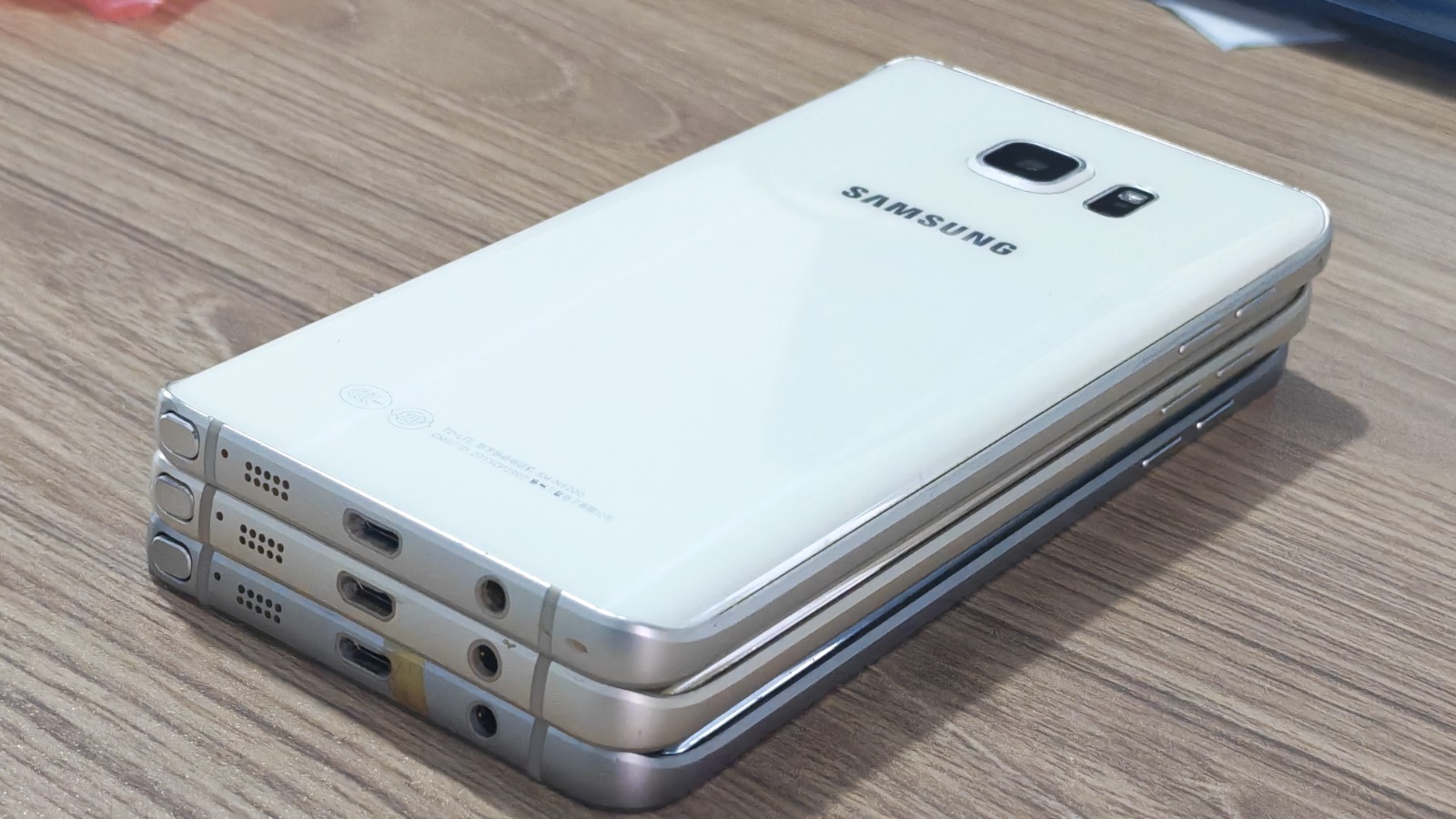 Samsung Galaxy Note5 Unlocked 32GB Random Color With Accessories Tested Well
