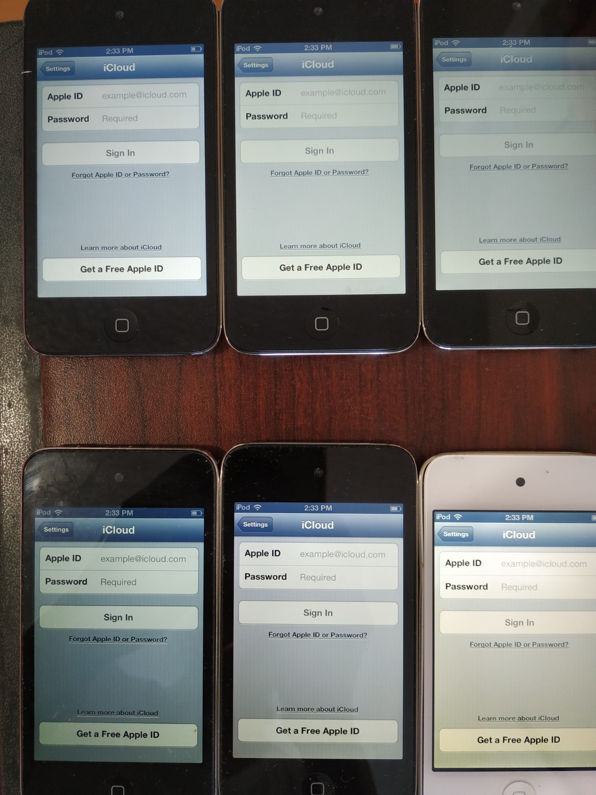 Lot of 10 Apple iPod Touch 4th Generation 32GB (7pc) / 16GB (3pc)