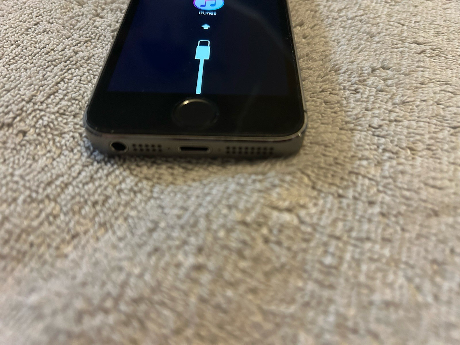 apple iphone 5s a1533 Used- Good Screen – For Parts