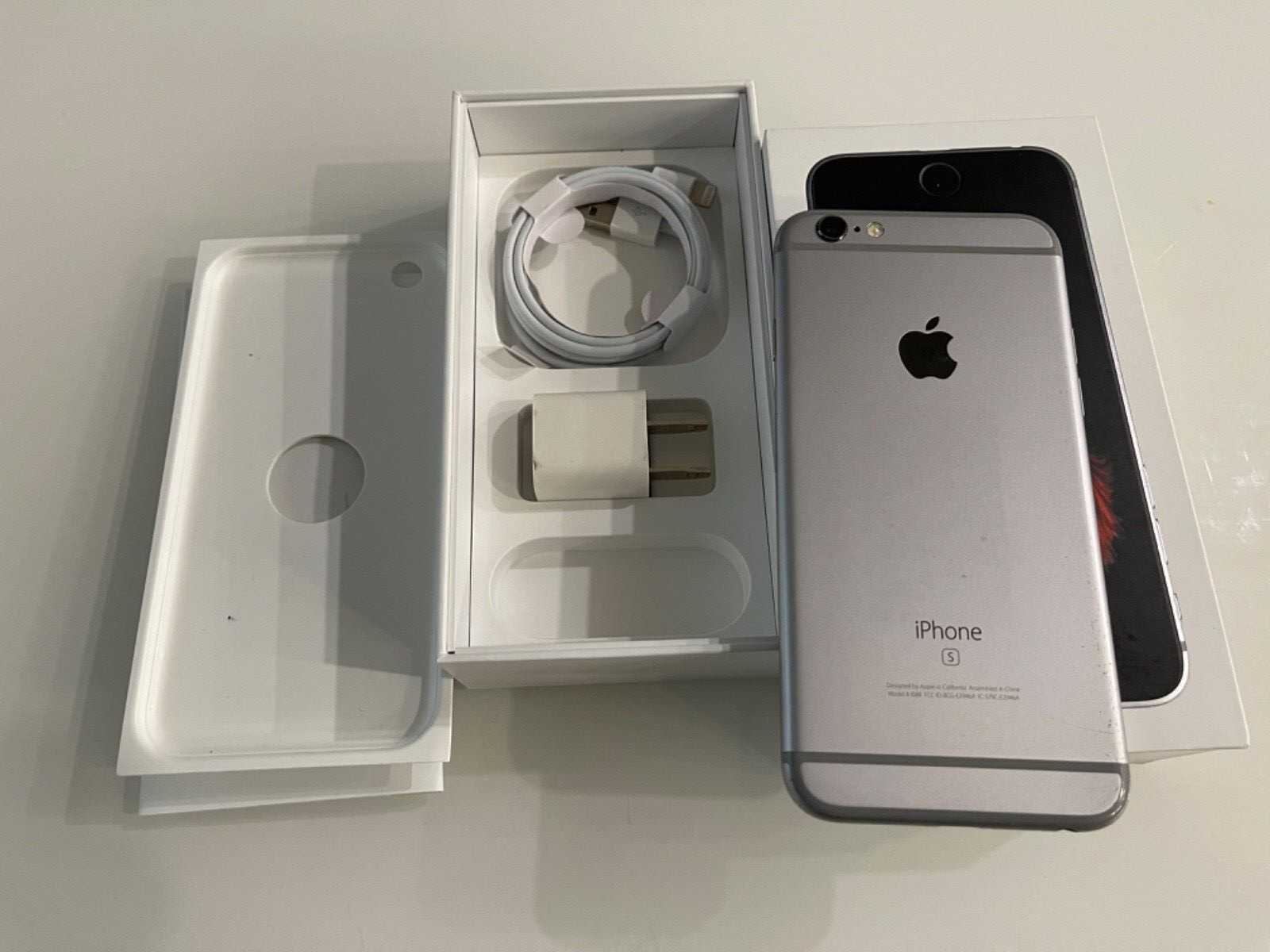 Apple iPhone 6s – 64GB – Space Gray (Unlocked) A1688 (CDMA + GSM) (CA)