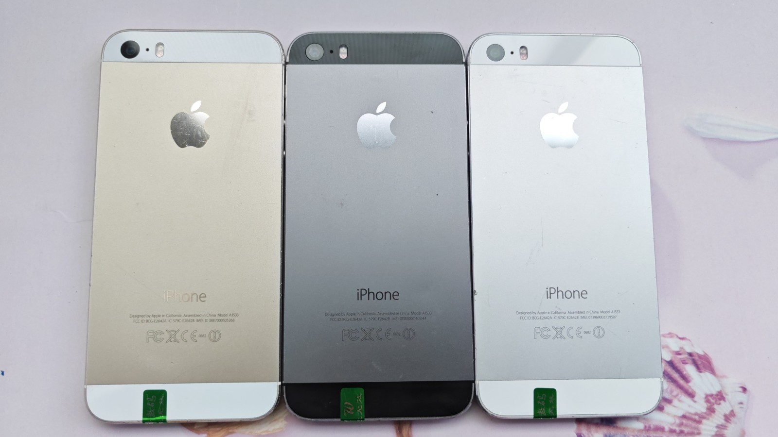 Apple iPhone 5s Unlocked – 16 GB/32 GB- Gray Color