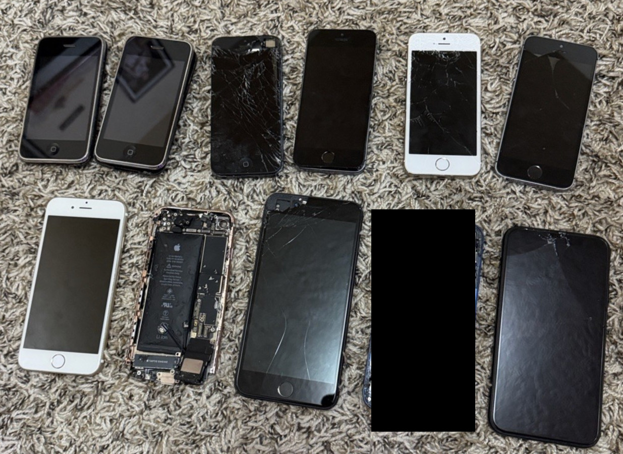 Lot of 10 – Apple iPhones For Parts