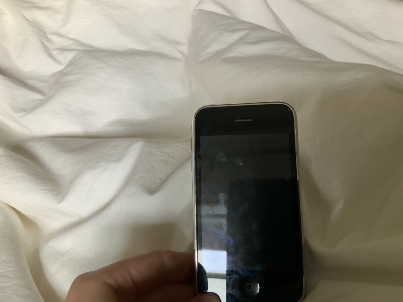 Apple iPhone 3GS – 16GB – Black (AT&T) A1303 (GSM)