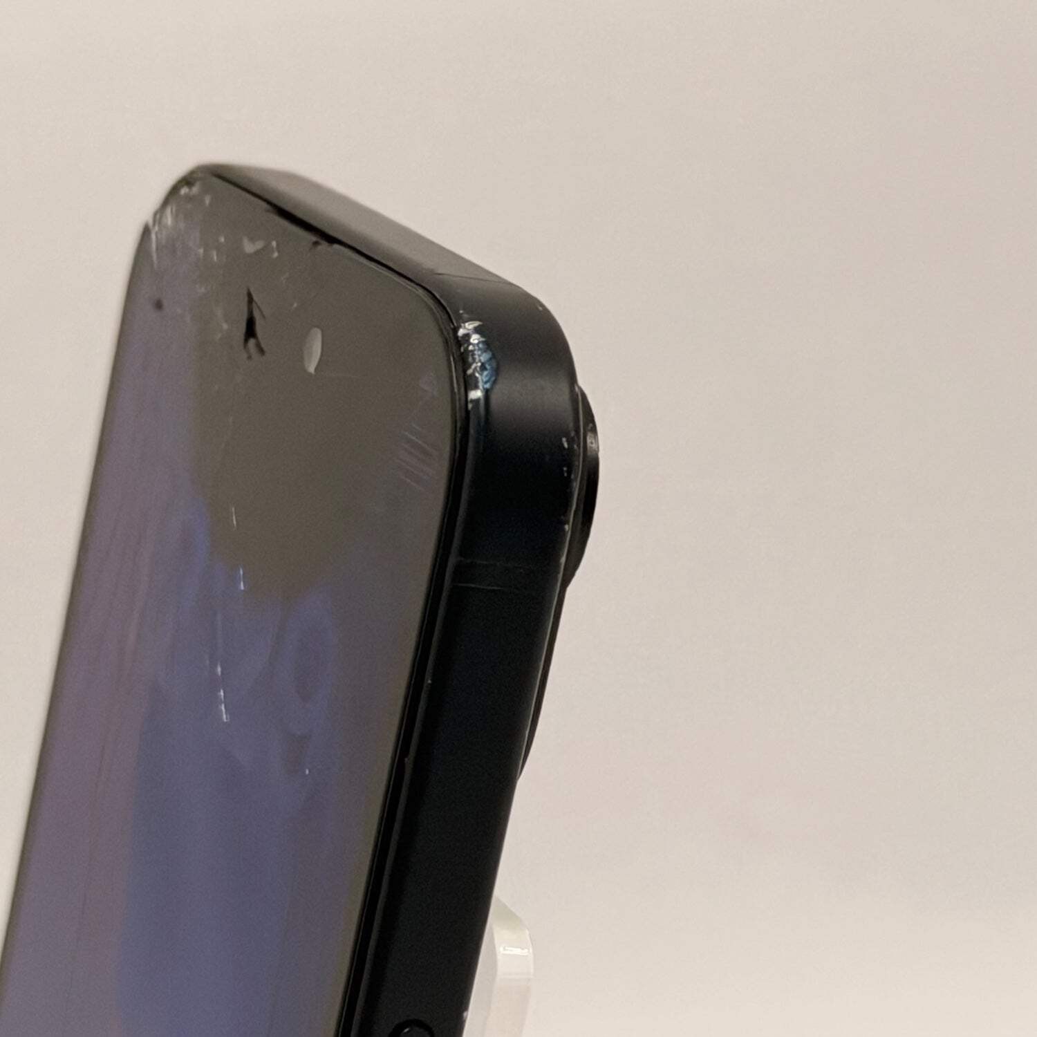 Broken Unlocked Apple iPhone 15 128GB 26.2.1 MTLV3LL/A Read