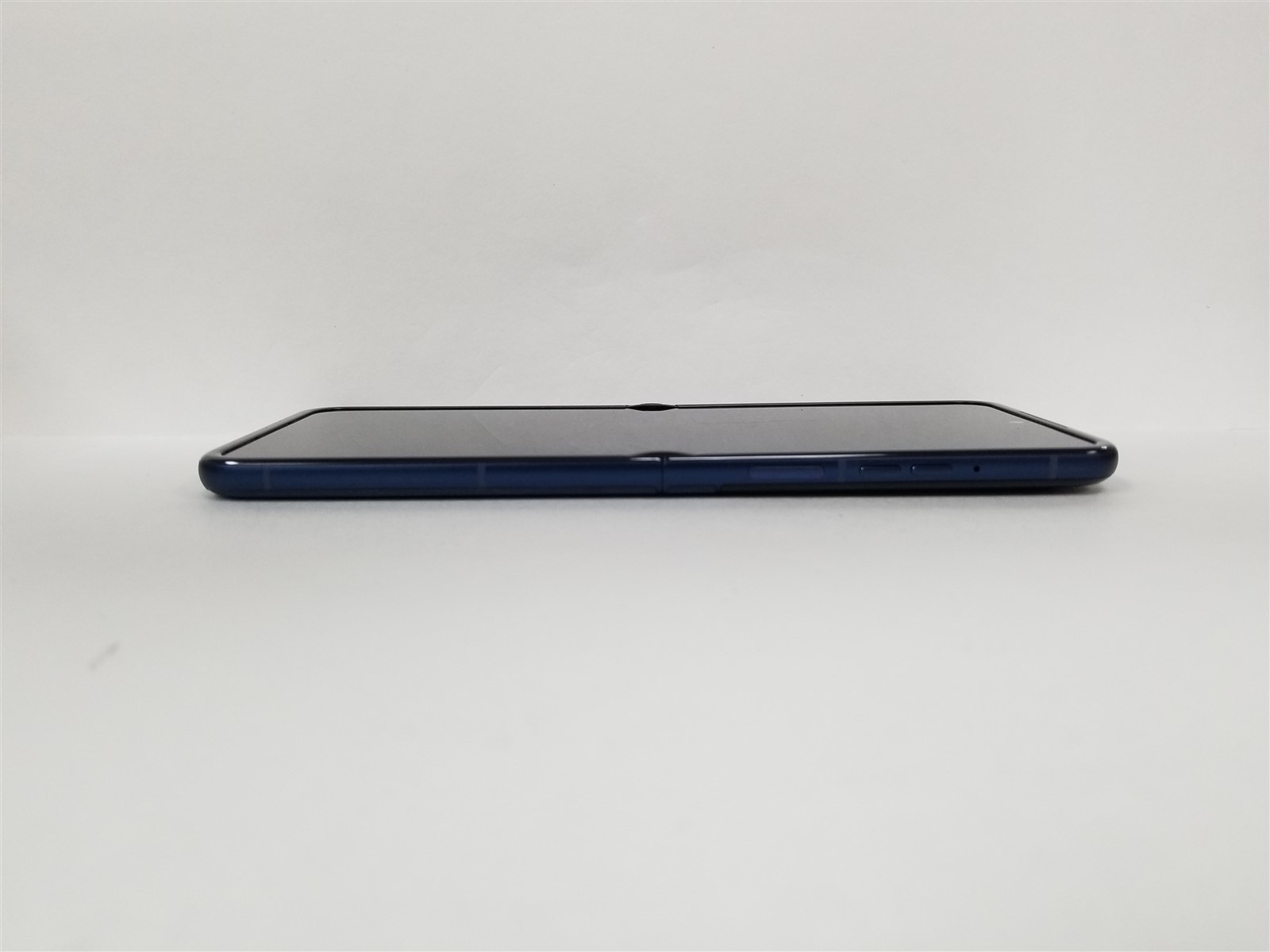 Motorola Razr 2025 256GB Blue XT2553V (Unlocked) Fully Functional DG7711
