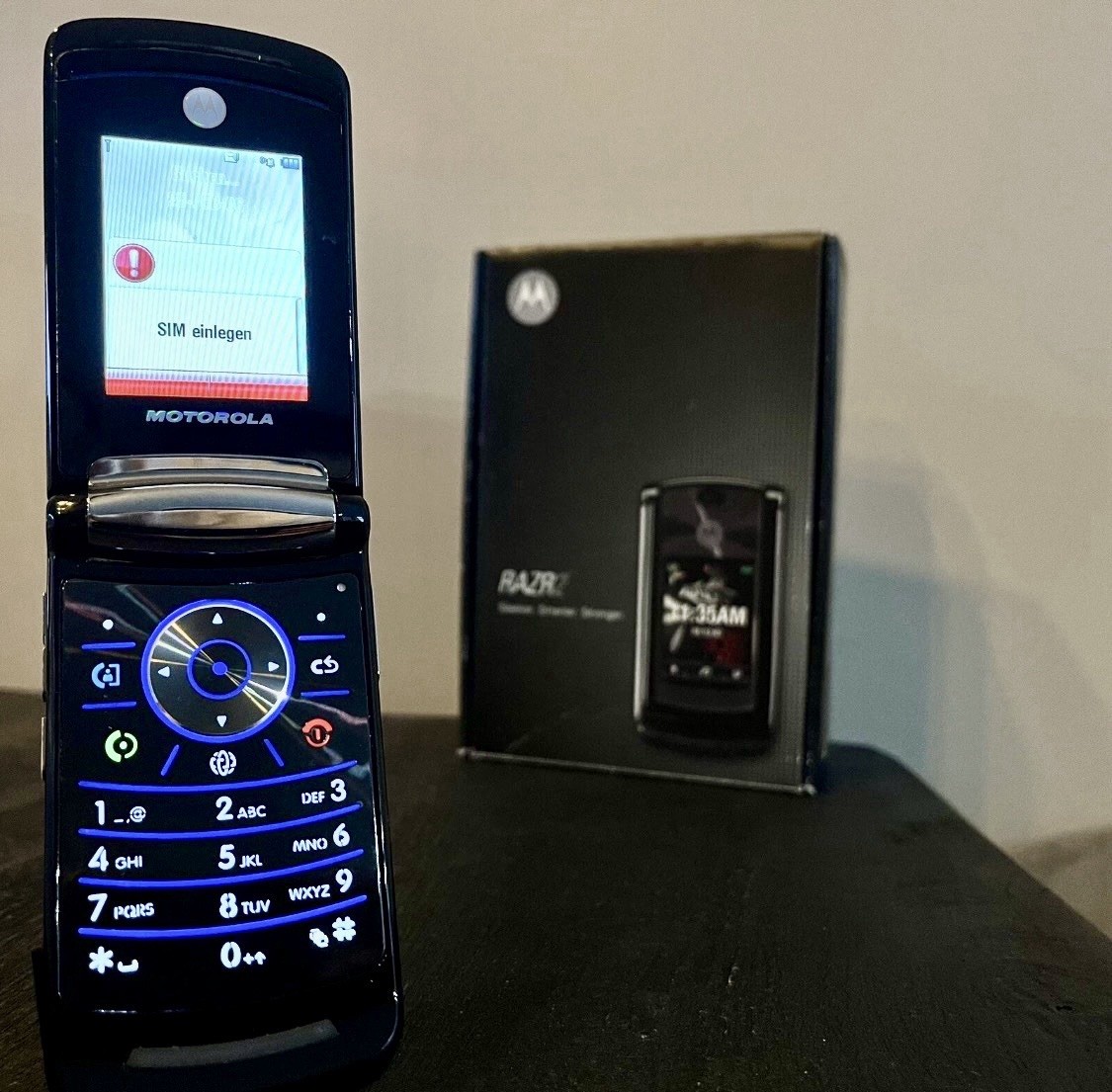 Motorola Razr 2 V9 complete in box